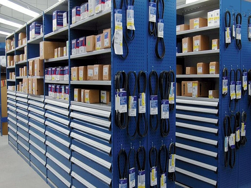 Image web : Entrepôt de pièces détachées automobiles