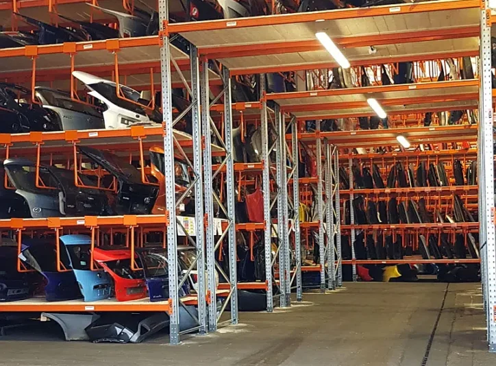 Stockage des pièces automobiles lourdes et volumineuses Image web : Stockage de pièces automobiles lourdes et encombrantes